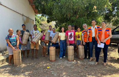 Defesa Civil realiza entrega de filtros de barro em comunidade de Monsenhor Gil